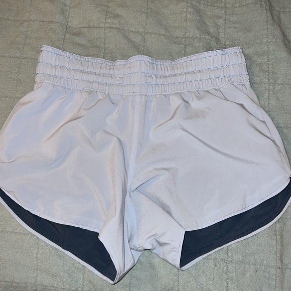 Reversible lululemon shorts - size 4 - Picture 2 of 4